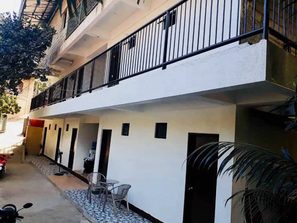 Ahras Place — room